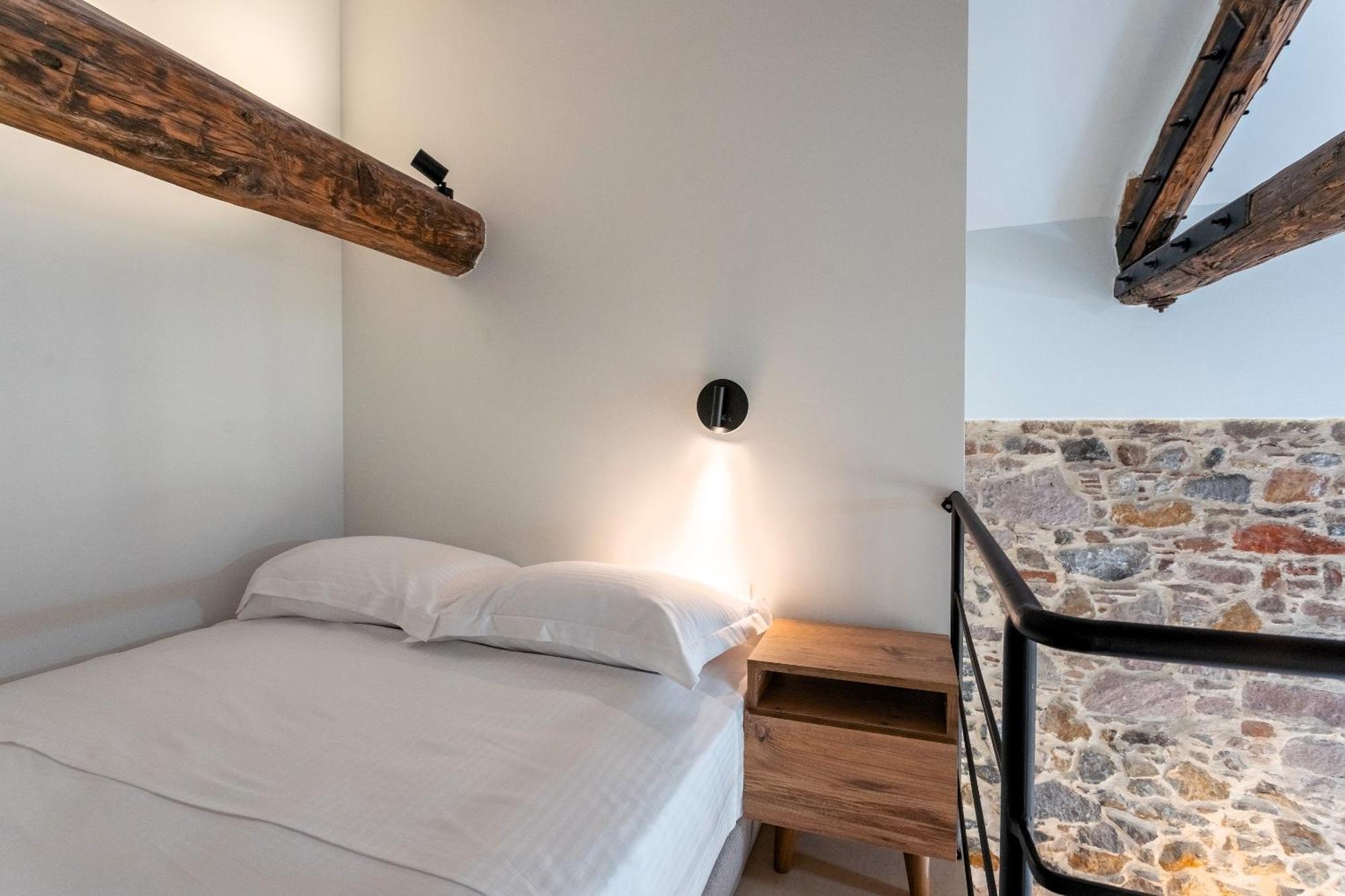 Issa Lesvos Hostel Mytilene Luaran gambar