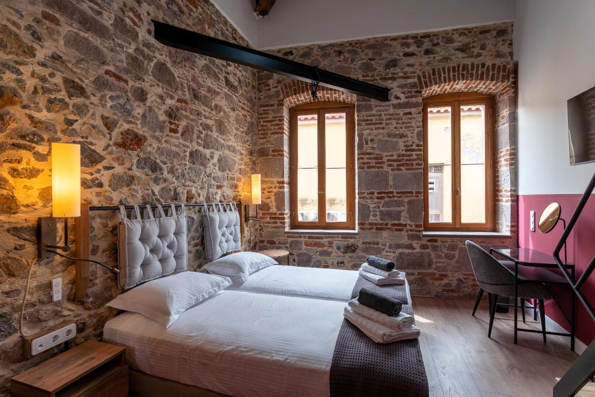 Issa Lesvos Hostel Mytilene Luaran gambar