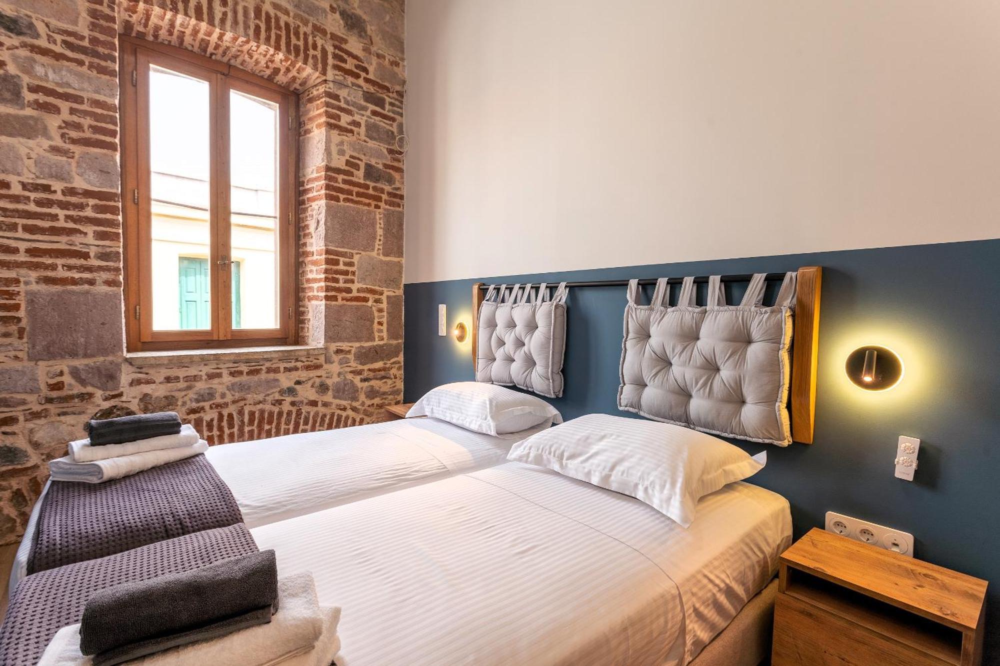 Issa Lesvos Hostel Mytilene Luaran gambar