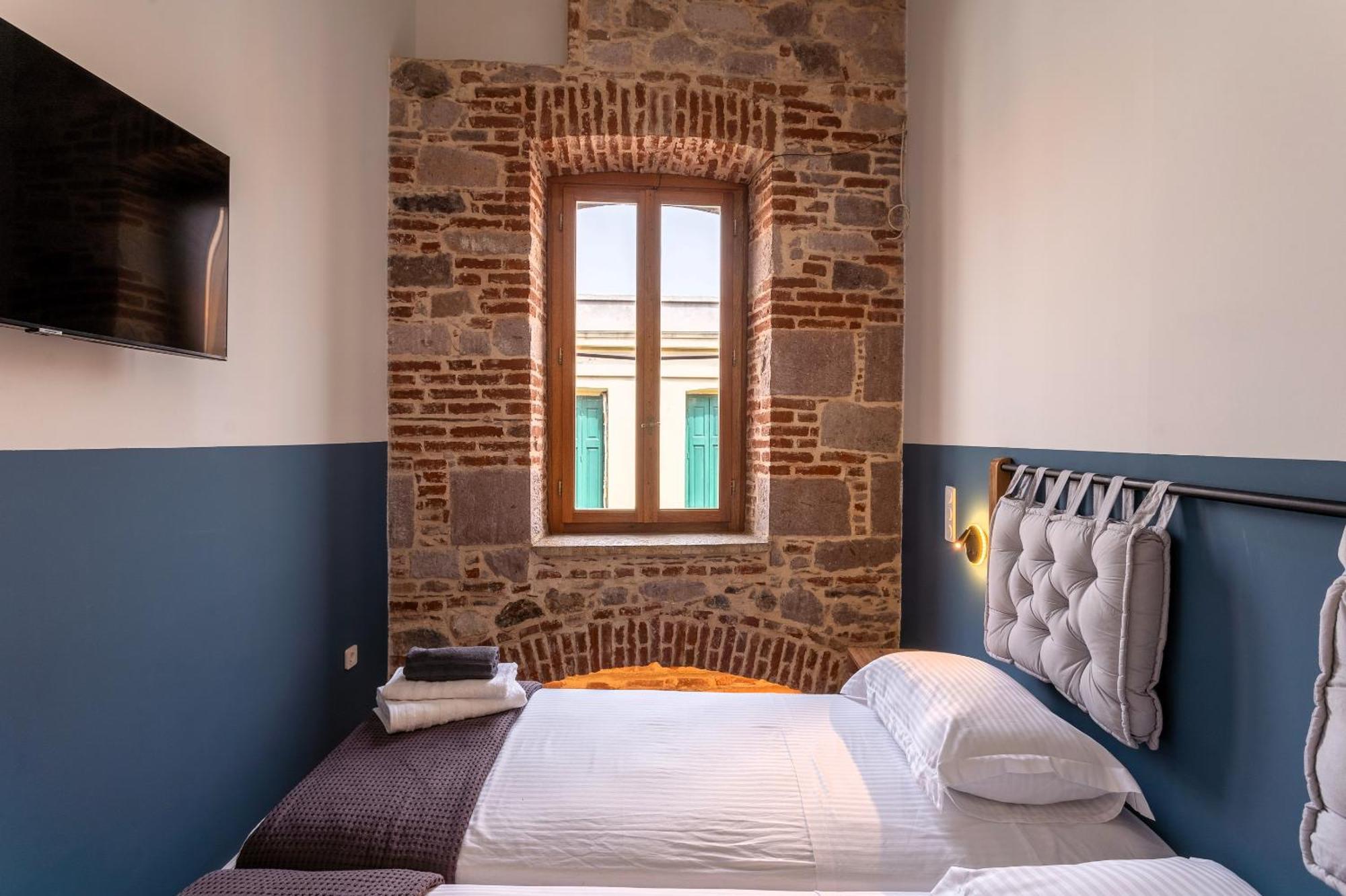 Issa Lesvos Hostel Mytilene Luaran gambar