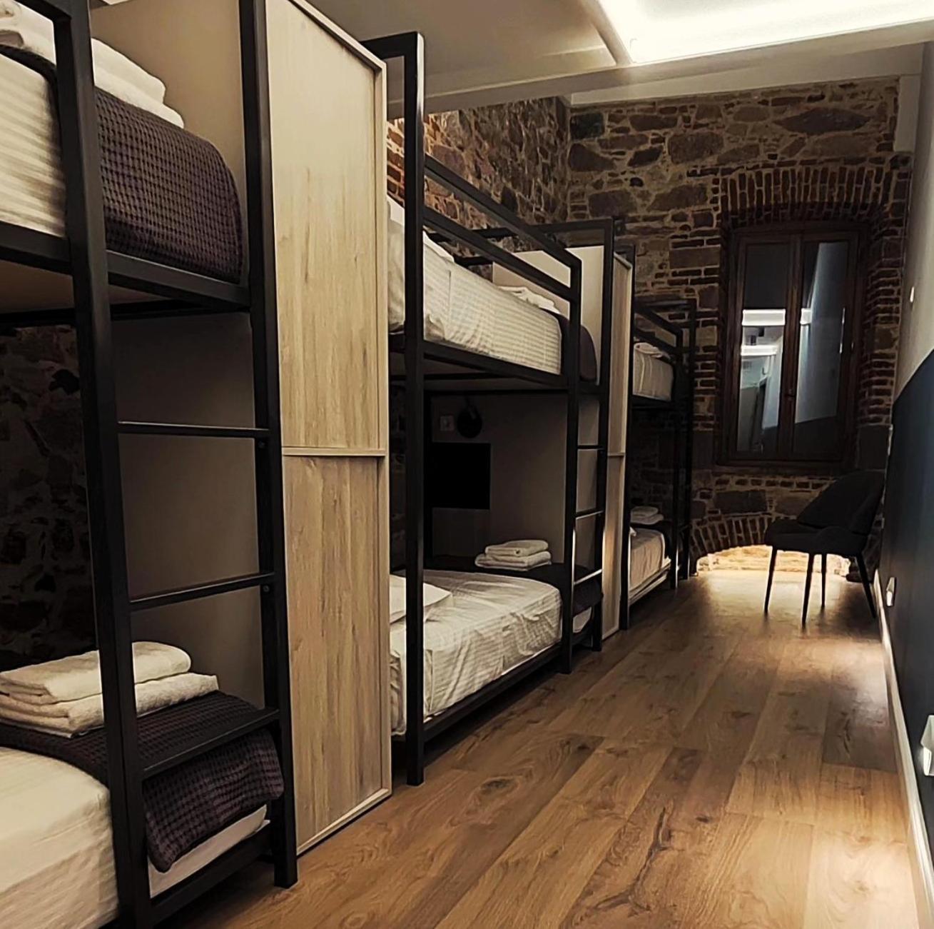 Issa Lesvos Hostel Mytilene Luaran gambar