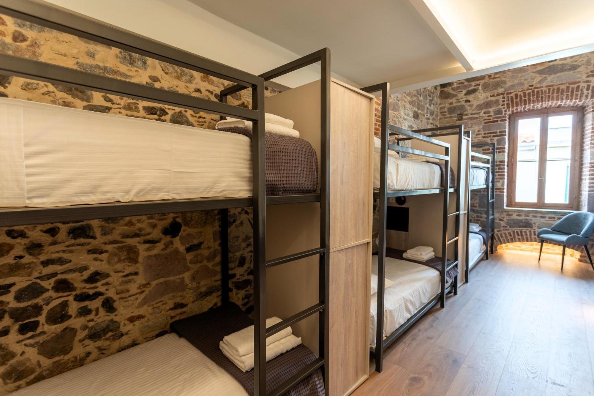 Issa Lesvos Hostel Mytilene Luaran gambar