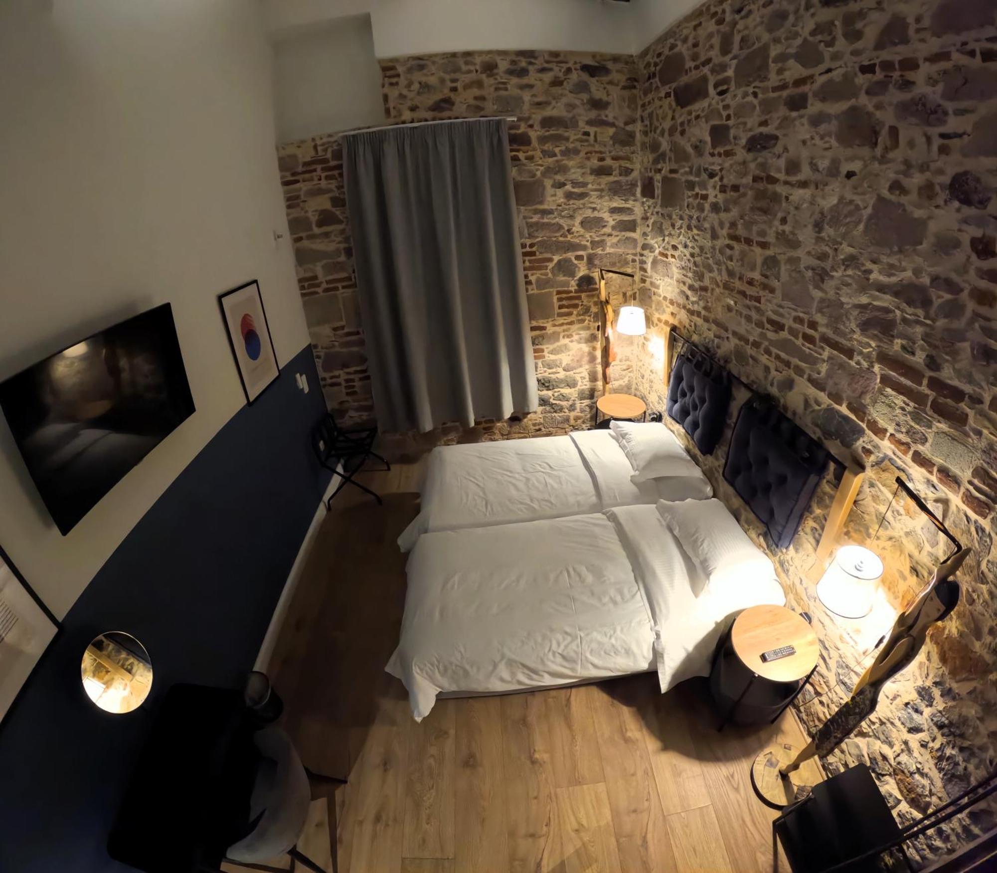 Issa Lesvos Hostel Mytilene Luaran gambar