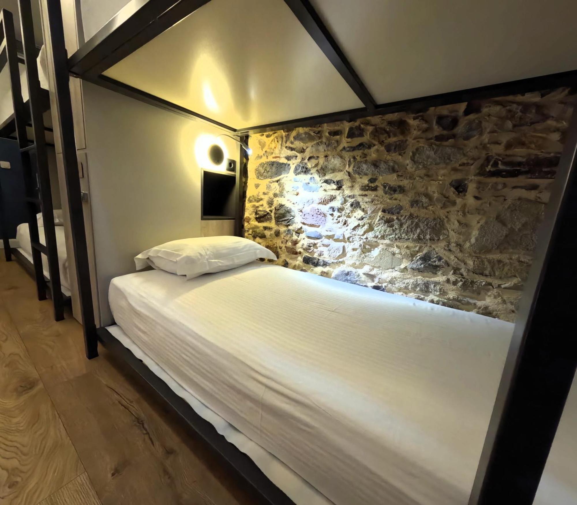Issa Lesvos Hostel Mytilene Luaran gambar