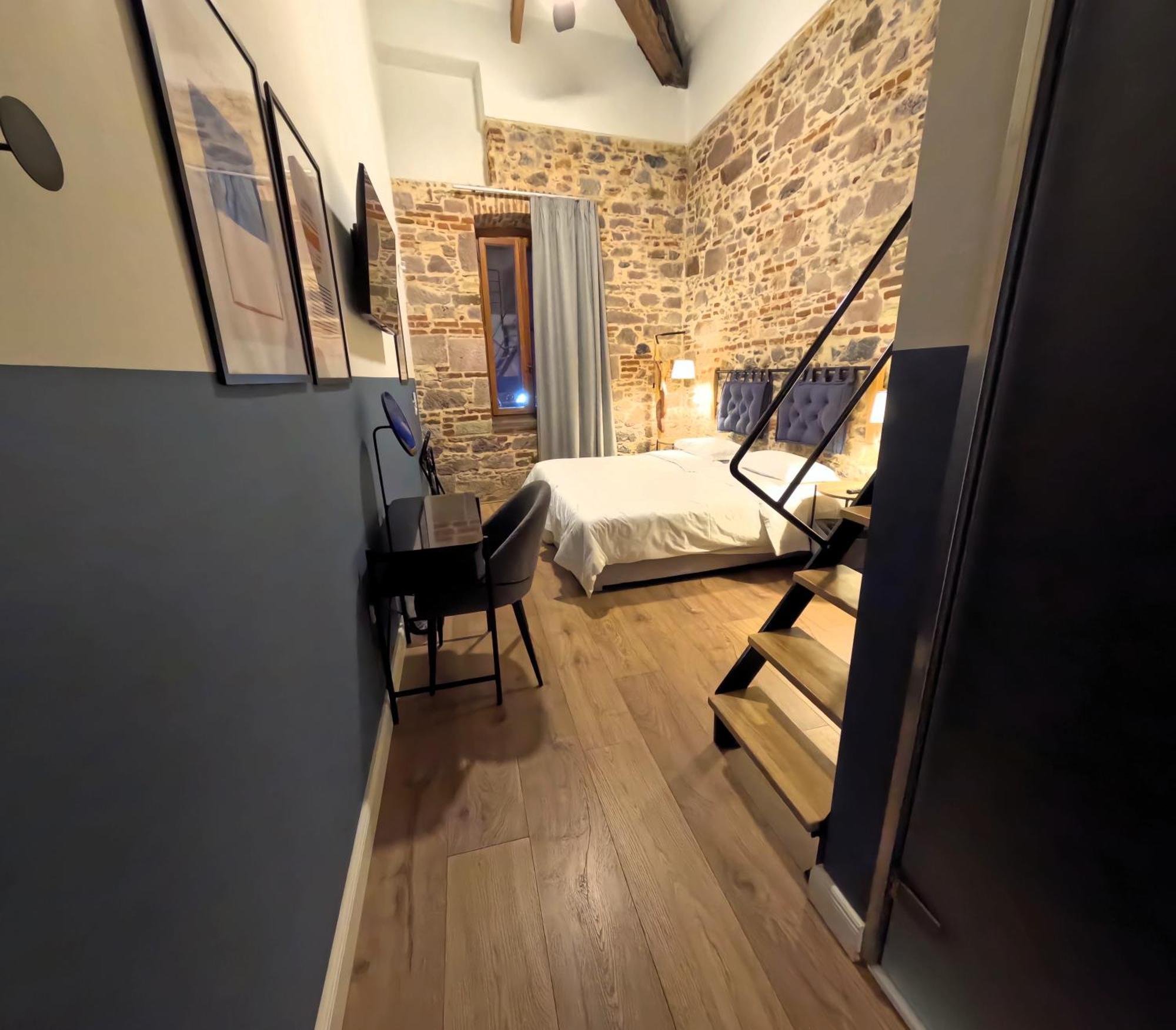Issa Lesvos Hostel Mytilene Luaran gambar