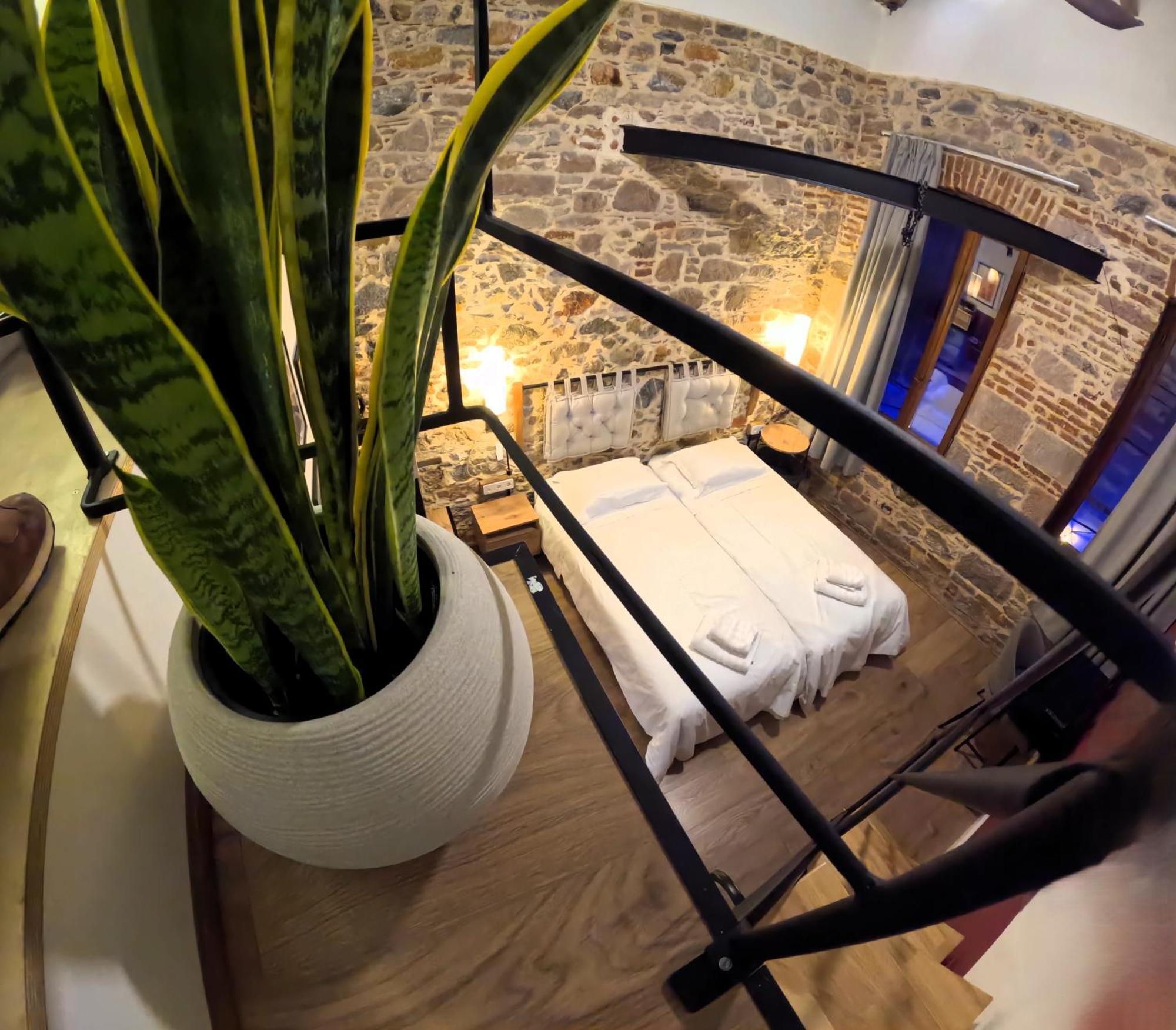 Issa Lesvos Hostel Mytilene Luaran gambar